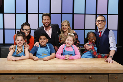 Junior chefs pose with judges Monti Carlo, Scott Conant and Sarah Michelle Gellar, and host Ted Allen on Food Network's 