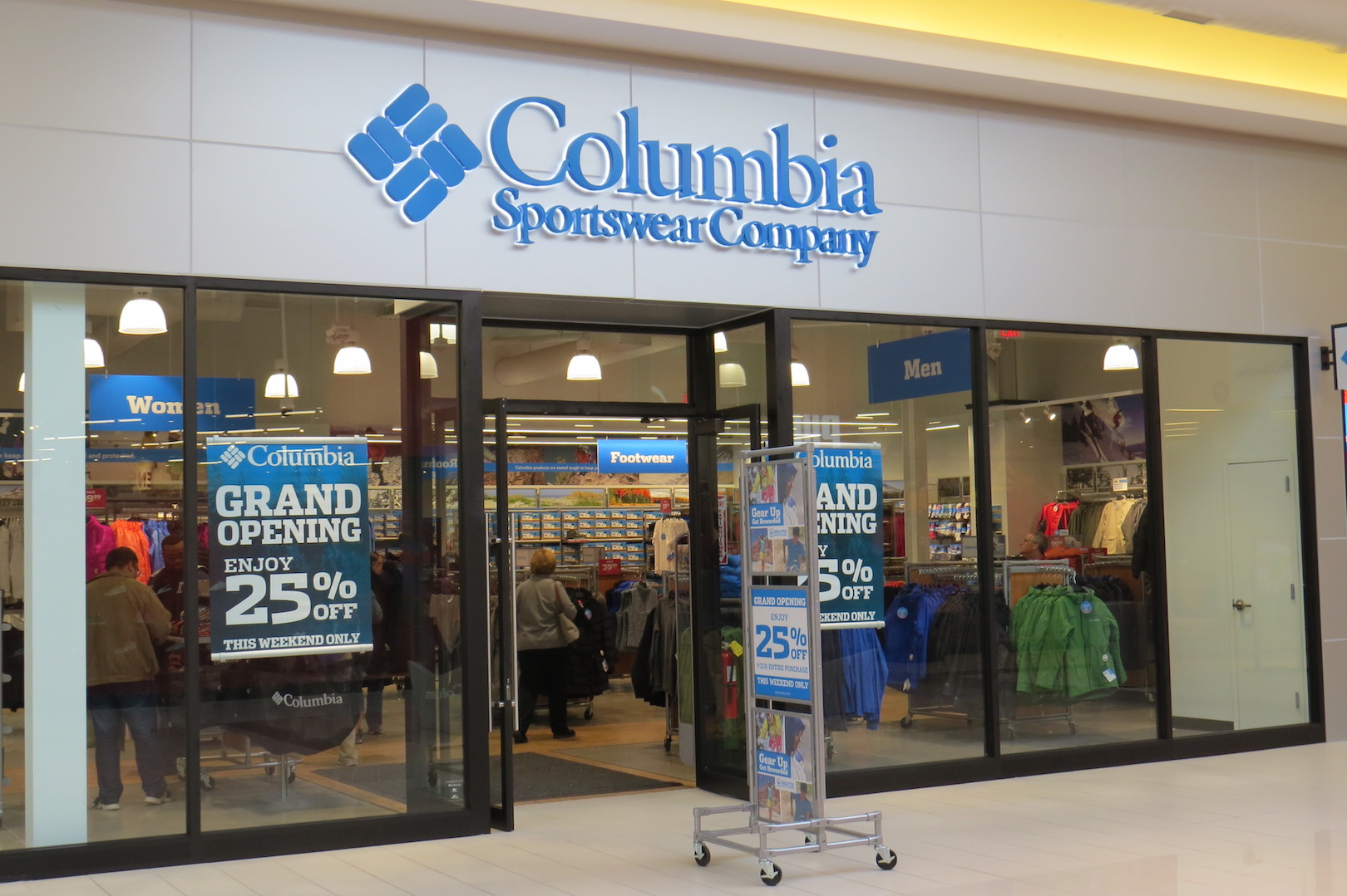 Columbia Sportswear opens at Fashion Outlets of Niagara Falls