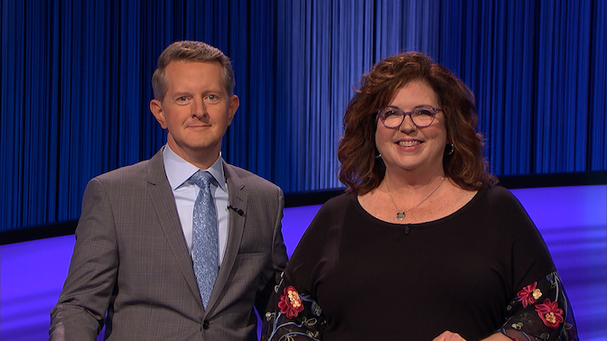 `JEOPARDY!` host Ken Jennings with contestant and Niagara Falls native Liz Asklar Cotrufello. (Photo by Jeopardy Productions Inc.)