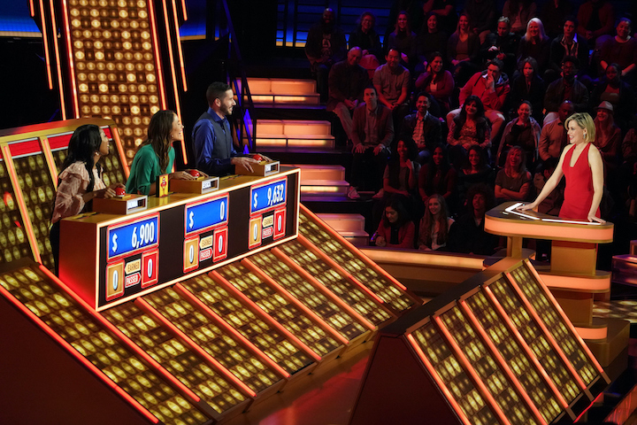 Contestants Dionna Houston, Jessica Cunningham and Ryan Basch with host Elizabeth Banks on `Press Your Luck.` (ABC photo by Eric McCandless)