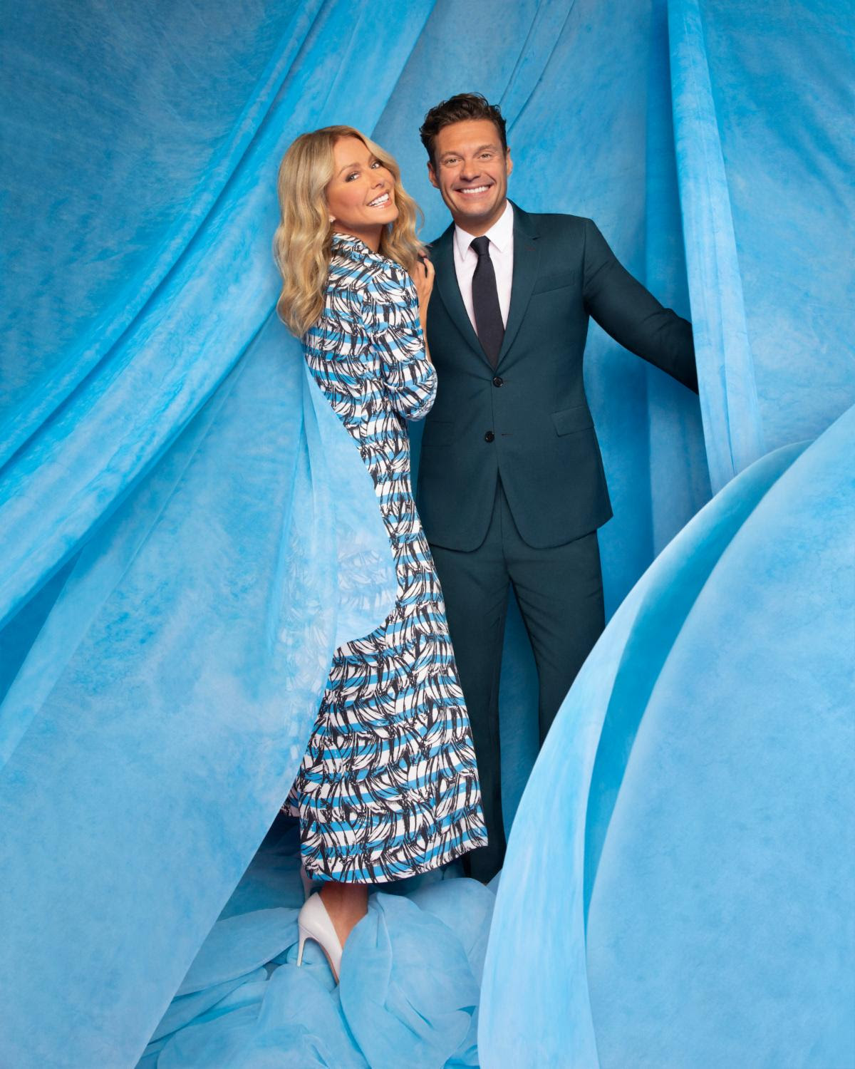 Kelly Ripa and Ryan Seacrest of `Live with Kelly and Ryan` (ABC Entertainment photo/©2022 American Broadcasting Companies Inc.)