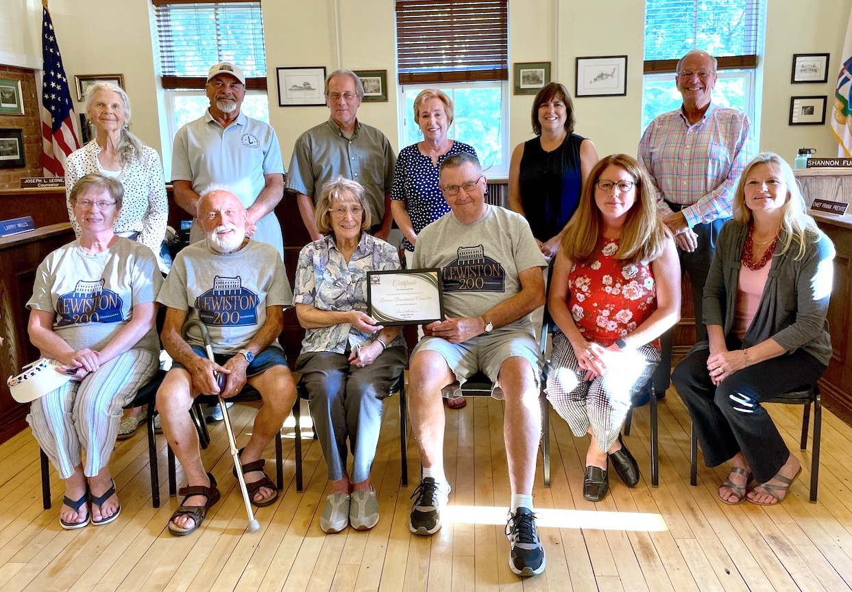 Village of Lewiston Board members Nick Conde, Mayor Anne Welch, Tina Coppins and Dan Gibson present a certificate of appreciation to the bicentennial committee.