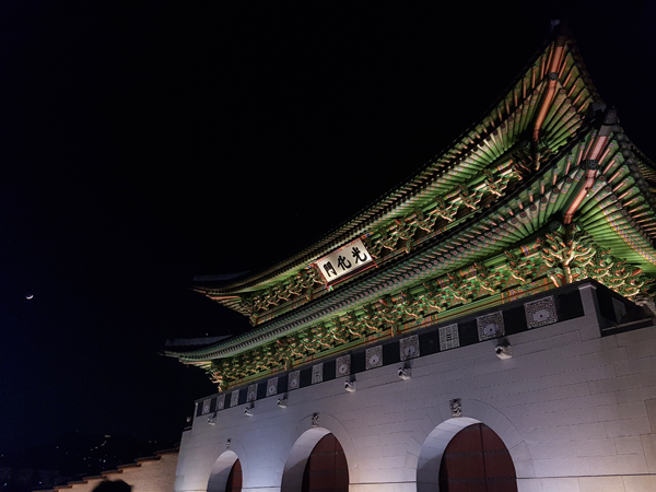 Gwanghwamoon, the entrance of gyeong-bok palace