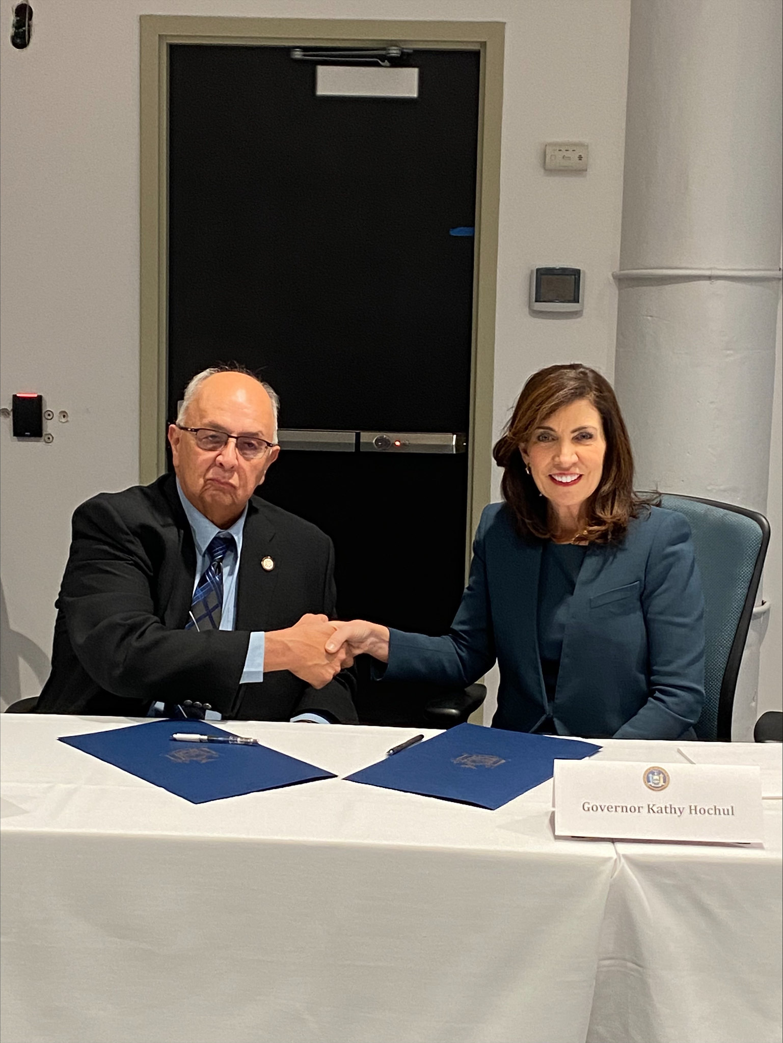 Gov. Kathy Hochul and Seneca Nation of Indians President Rickey L. Armstrong Sr. announce a short-term extension of the current gaming compact between New York state and the Seneca Nation of Indians while discussions continue on a new 20-year gaming compact. (Image courtesy of the Office of Gov. Kathy Hochul)