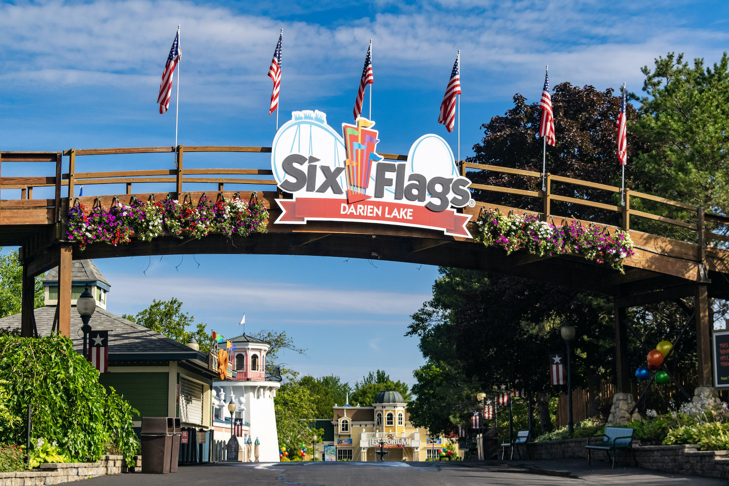 Images courtesy of Six Flags Darien Lake