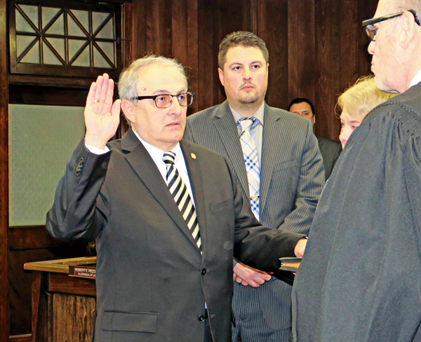 Mayor Arthur Pappas gets sworn into office.