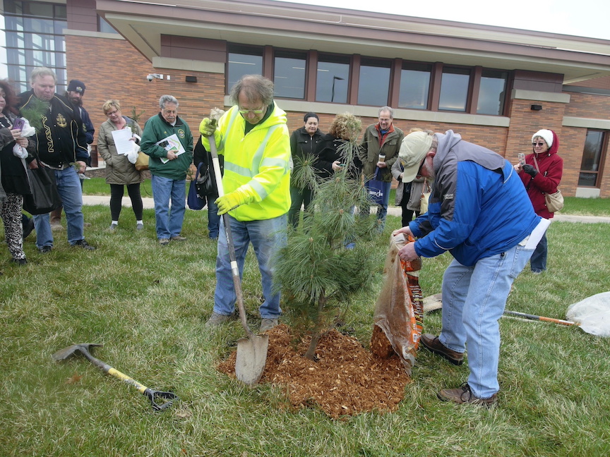 Arbor Day 2019 featured ceremonial tree plantings at the Western New York Welcome Center, as well as a giveaway of 100 free trees by Grand Island Farms Inc. (Photo by Alice Gerard)