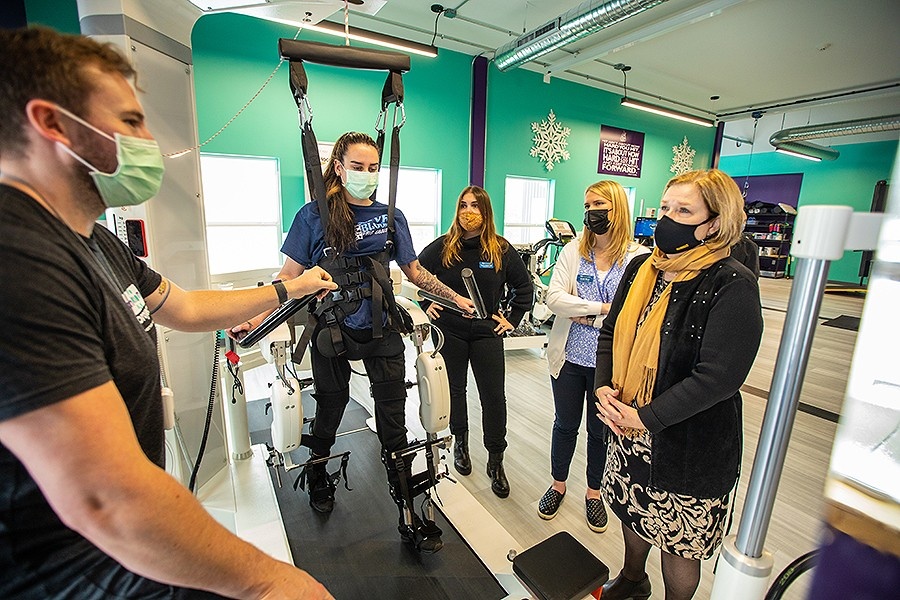 From right, Sue Ann Sisto, chair of the UB department of rehabilitation sciences, and fourth-year occupational therapy students Brooke Blazer and Sydney Szwarcberg watch as Motion Project trainer Kyle Johnson works with client Ashely Kern. (Photo by Douglas Levere)