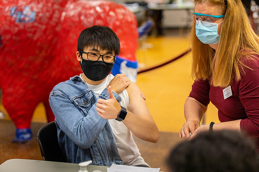UB students are getting vaccinated (Photo credit: Douglas Levere/University at Buffalo)